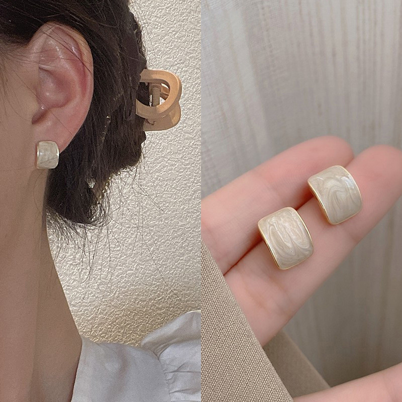 Hot Selling # 925 Silver Needle Earrings, High-Quality And High-End Feel Earrings, Female French Niche Ear Accessories, Noble Temperament Wholesale