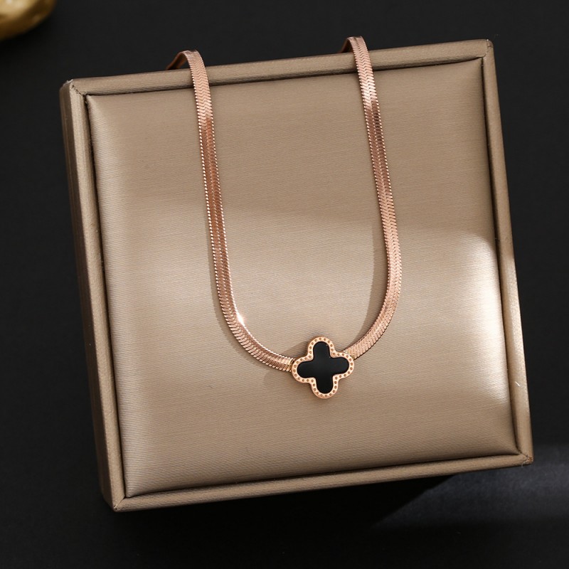 Japanese And Korean Versatile Personality Temperament Classic Four Leaf Grass Necklace Women's Titanium Steel Colorless And Allergic Flat Snake Chain Pendant Trend