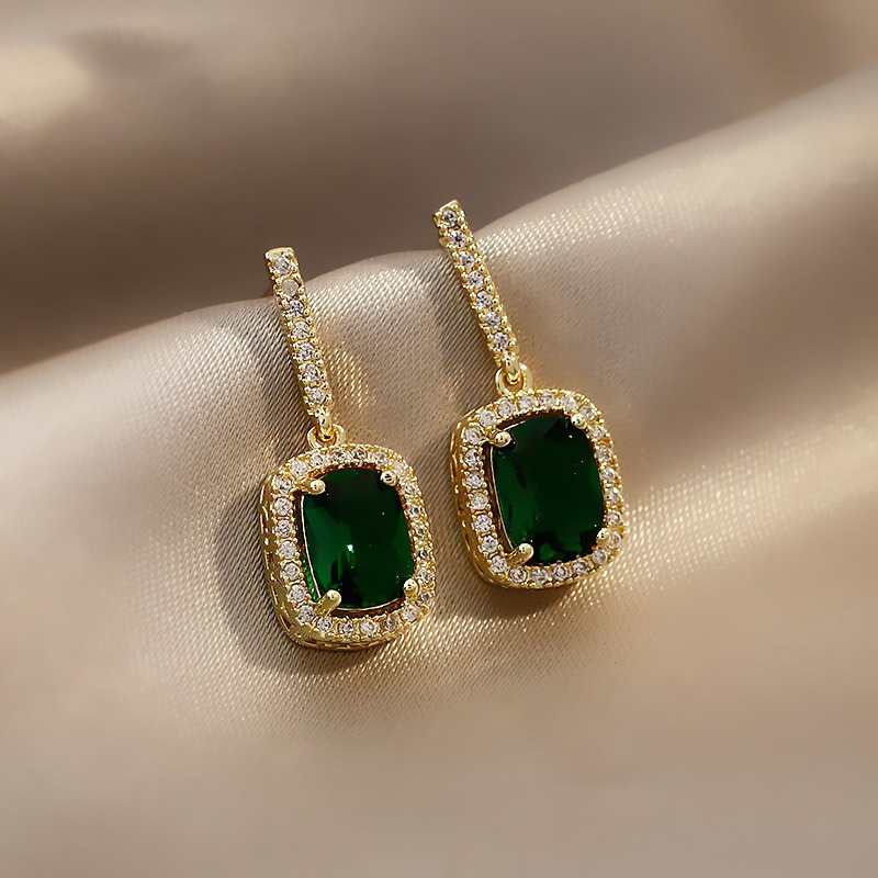 Small Emerald Earrings Women's Mesh Red Temperament Earrings 2023 New Fashion Simple Retro Earrings 925 Silver Needle