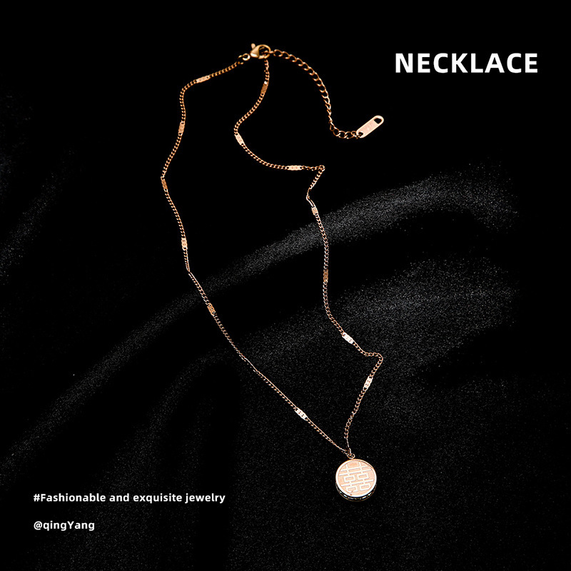 Korean Version Of Light Luxury Four Leaf Grass Titanium Steel Necklace For Female Niche High-End Sensation Internet Red Collarbone Chain Personality Trendy 100 Matching Accessories