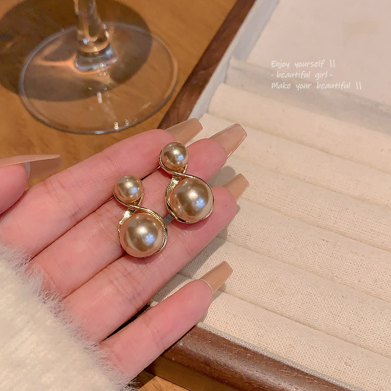 S925 Silver Needle Light Luxury And Exquisite Pearl Earrings For Women's Retro, Small, And High Quality Earrings, Elegant And Popular Earrings Wholesale