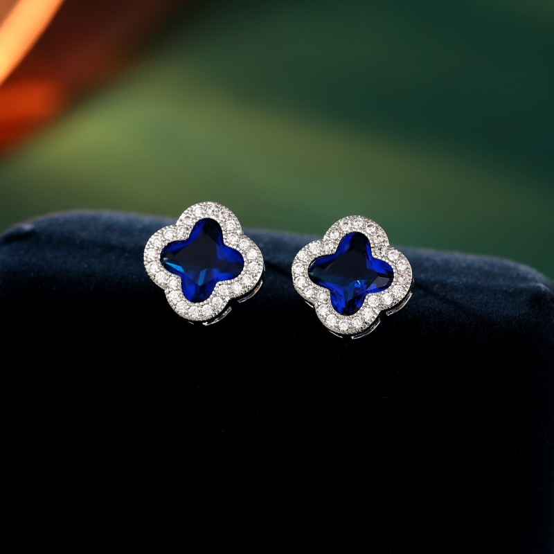 Korean Fashion Earrings Light Luxury Temperament Flower Earrings Lucky Grass Collar Chain 925 Silver Needle Earrings Jewelry Set